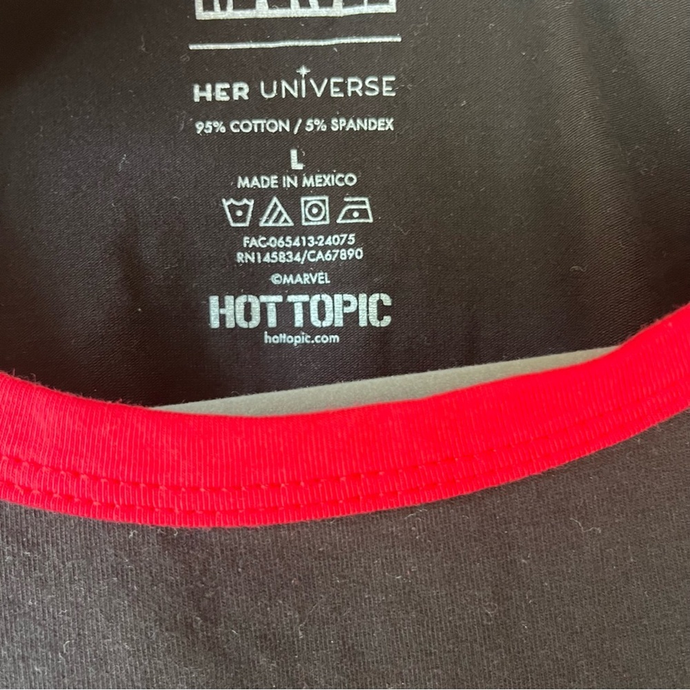 Hot Topic Black and Red Marvel Deadpool Short Sleeve Tee - Picture 2 of 9